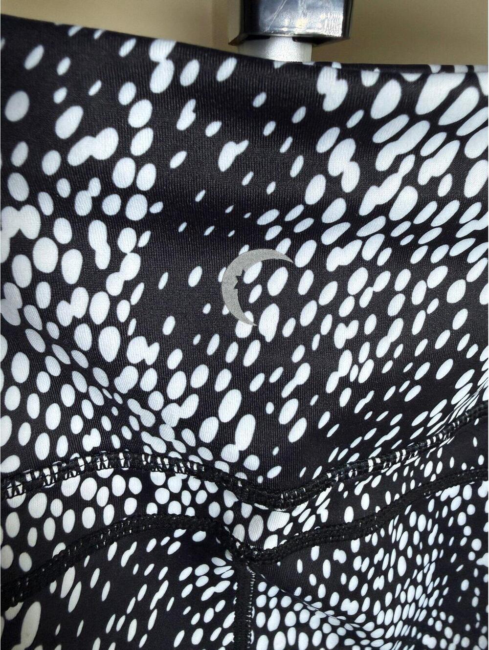 Zyia Active Black White Animal Print Capri Leggings Pockets Size 14-16 - Picture 4 of 5